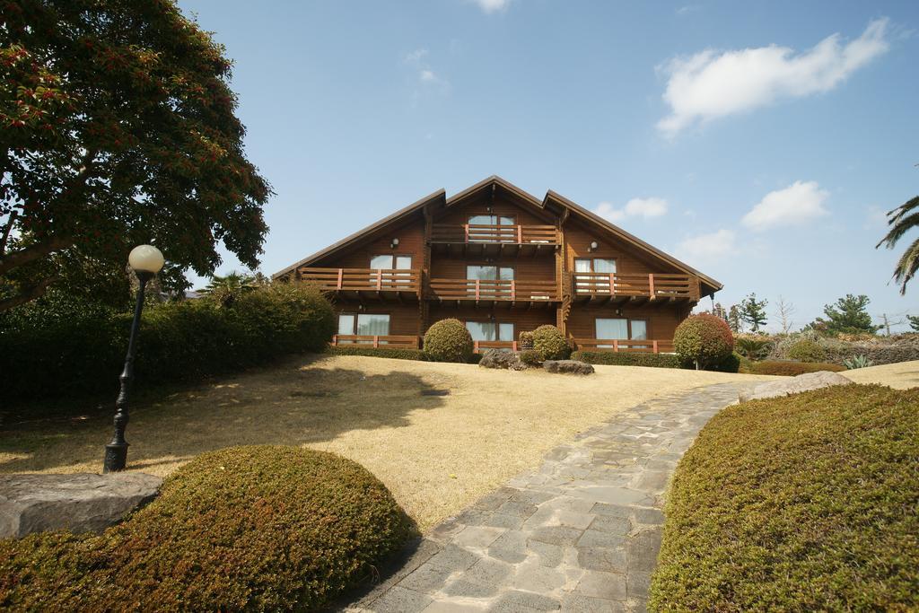 ซันนี เดย์ เชจู เพนชั่น Villa ซอกวีโพ ภายนอก รูปภาพ