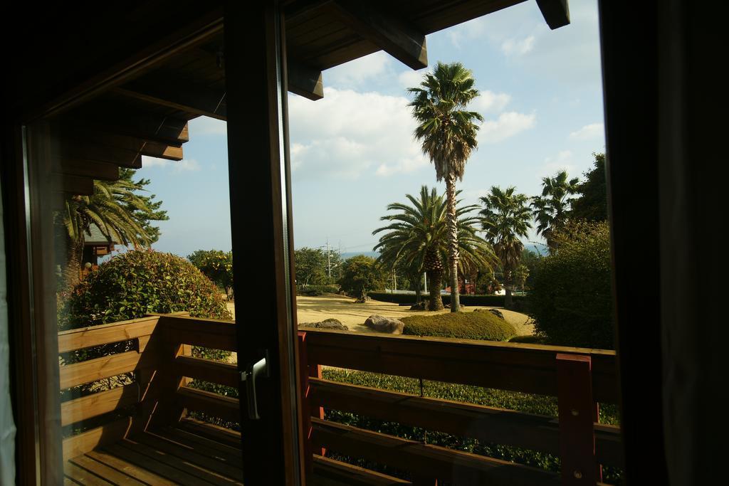 ซันนี เดย์ เชจู เพนชั่น Villa ซอกวีโพ ห้อง รูปภาพ