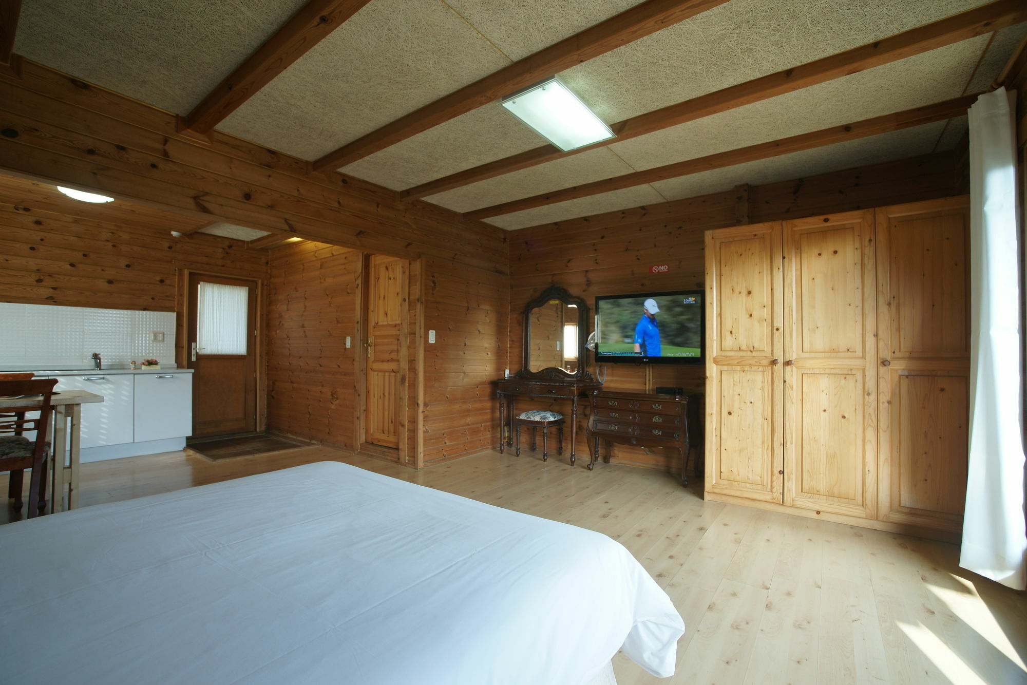 ซันนี เดย์ เชจู เพนชั่น Villa ซอกวีโพ ภายนอก รูปภาพ