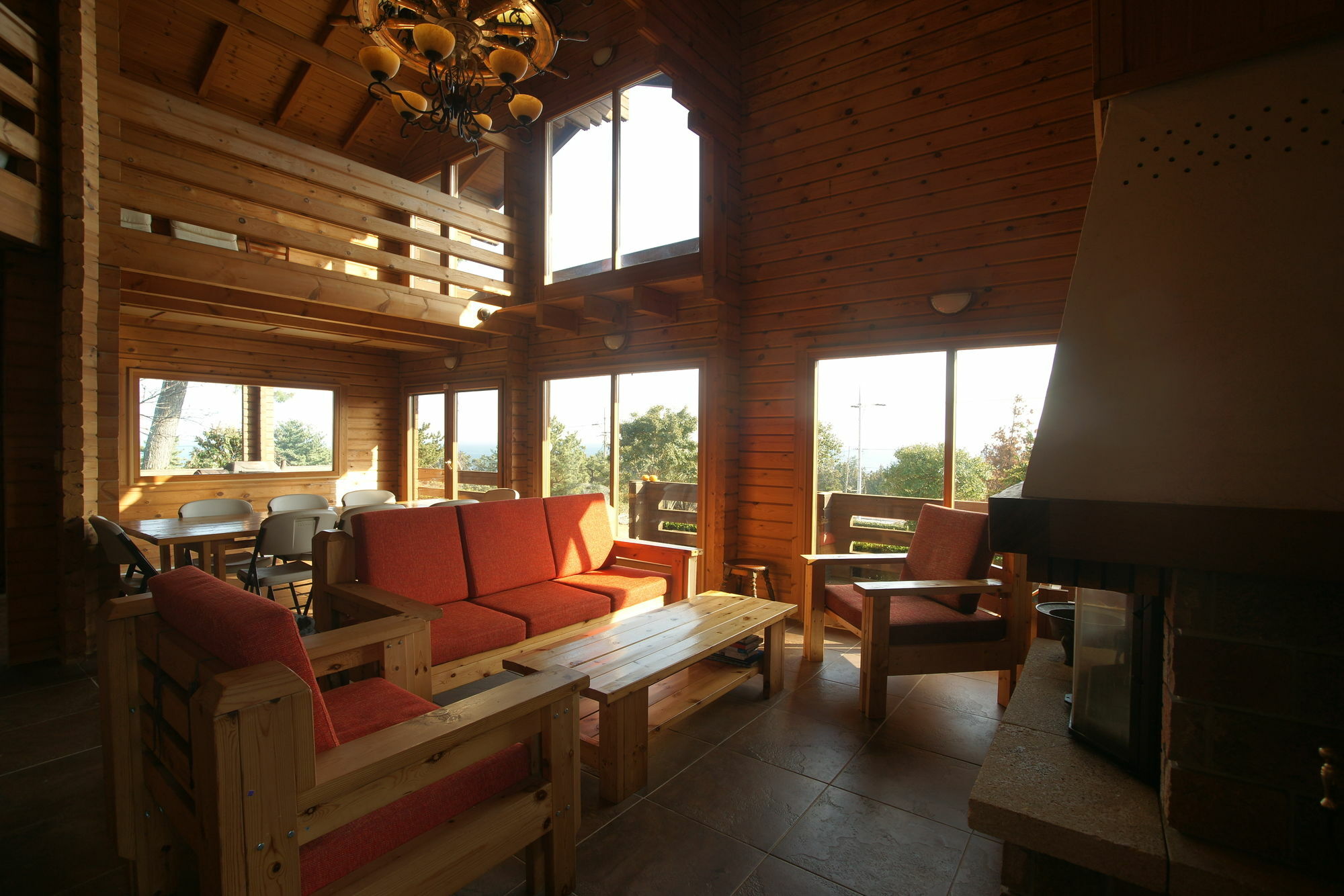 ซันนี เดย์ เชจู เพนชั่น Villa ซอกวีโพ ภายนอก รูปภาพ